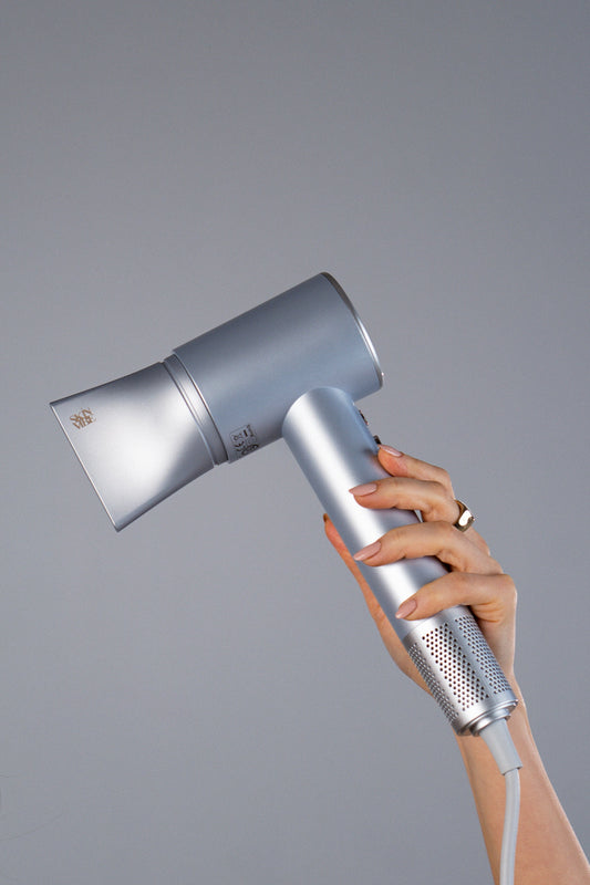 Suszarka do włosów z technologią plazmy